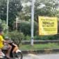Spanduk warga Mitra Gading Vila menolak pembukaan jalan tembus RW 017–RW 022 di Kelapa Gading Barat. (Posnews/MR)