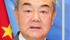 Persahabatan di tengah ketidakpastian global. Menteri Luar Negeri Tiongkok Wang Yi menemui PM Viktor Orban di Budapest guna memperdalam kerja sama ekonomi dan memperkuat peran Hongaria sebagai jembatan Tiongkok-Eropa. Dok: Istimewa.