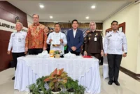 Pejabat pemerintah menjelaskan pemindahan dua narapidana Belanda dalam konferensi pers. (Posnews/Kumhamimipas)