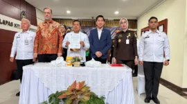 Pejabat pemerintah menjelaskan pemindahan dua narapidana Belanda dalam konferensi pers. (Posnews/Kumhamimipas)