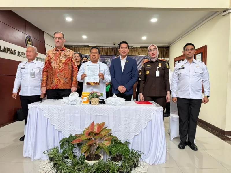 Pejabat pemerintah menjelaskan pemindahan dua narapidana Belanda dalam konferensi pers. (Posnews/Kumhamimipas)