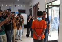 Pelaku teror bom sekolah di Depok diamankan polisi usai penyelidikan intensif. (Posnews/Ist)