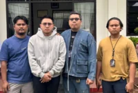 Polisi Polda Jabar mengamankan tersangka Resbob pelaku ujaran kebencian SARA. (Posnews/Ist)