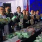 Petugas BNN memusnahkan barang bukti narkotika berupa sabu, ganja, dan ekstasi hasil pengungkapan jaringan narkoba lintas daerah di Tanjung Priok Jakarta Utara. (Posnews/Ist)