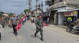 Prajurit TNI AD membubarkan konvoi pembawa bendera GAM di jalan nasional Banda Aceh–Medan, Lhokseumawe, Aceh, dan mengamankan senjata api serta rencong. (Posnews/TNI)