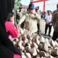Presiden Prabowo Subianto meninjau pengungsi banjir dan longsor di Tapanuli Tengah sambil mengecek kondisi warga dan kesiapan bantuan di lokasi. (Posnews/Ist)