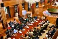 Presiden Prabowo Subianto memimpin rapat terbatas bersama Menteri Kabinet Merah Putih di Hambalang, Jawa Barat. (Posnews/Instagram Seskab)