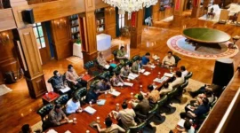 Presiden Prabowo Subianto memimpin rapat terbatas bersama Menteri Kabinet Merah Putih di Hambalang, Jawa Barat. (Posnews/Instagram Seskab)