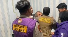 Tim psikolog Polda Metro Jaya mendampingi keluarga korban kebakaran Gedung Terra Drone di RS Polri Kramat Jati. (Posnews/PMJ)