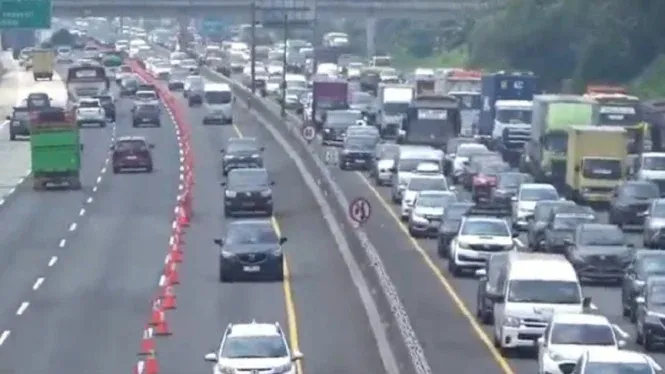 Dok: Kepadatan kendaraan di Tol Jakarta-Cikampek arah Cikampek saat PT Jasa Marga (Persero) Tbk memberlakukan contraflow dan buka tutup rest area KM 57.  (Posnews/Jasa Marga)