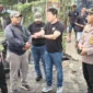 Ribuan nelayan dan pelaku usaha perikanan memadati Pelabuhan Perikanan Samudera Nizam Zachman, Muara Baru, Jakarta Utara, membawa spanduk berisi tuntutan pro-nelayan pada aksi nasional, Kamis (18/12/2025). (Posnews/MR)