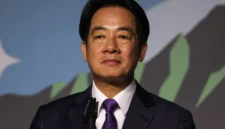 Ketegangan di meja perundingan. Jepang membantah laporan intelijen AS yang menyebut adanya perubahan radikal dalam kebijakan Taiwan, saat PM Sanae Takaichi bersiap menghadapi tekanan ganda dari Washington dan Beijing. Dok: Britannica.