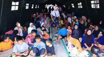 Warga terdampak bencana Aceh mengungsi di posko darurat BNPB. (Posnews/Ist)