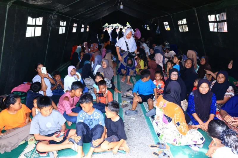 Warga terdampak bencana Aceh mengungsi di posko darurat BNPB. (Posnews/Ist)