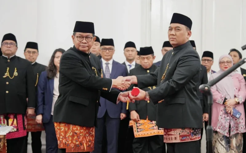 Gubernur Pramono Anung melantik Uus Kuswanto sebagai Sekda DKI di Balai Kota Jakarta. (Posnews/Ist)