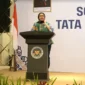 Wakil Kepala BGN, Nanik Sudaryati Deyang, memberikan pengarahan kepada Kepala SPPG se-Kabupaten Banyuwangi di Aula Kota Banyuwangi, Jawa Timur, Sabtu (24/1/2026), terkait pemantauan langsung sekolah penerima Makan Bergizi Gratis. (Posnews/Ist)