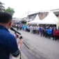 Warga dan aparat Jakarta Utara gotong royong membersihkan lingkungan di dekat Jakarta Islamic Center (JIC). (Posnews/MR)