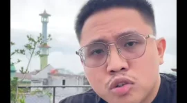 YouTuber Resbob saat live streaming yang viral, dilaporkan ke Polda Metro Jaya karena diduga menghina suku Sunda. (Posnews/Instagram)