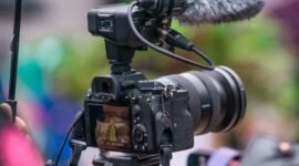 Ilustrasi, Industri buku cetak bangkit dari kubur! Bukan karena kritikus sastra, tapi karena video viral di TikTok. Dok: Istimewa.