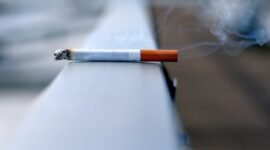 Lebih bahaya dari rokok? Duduk seharian di kantor ternyata mematikan metabolisme tubuh. Simak fakta 