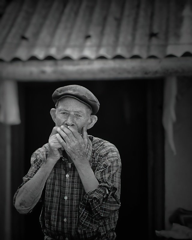 Ilustrasi, Jangan duduk di depan pintu nanti susah jodoh! Mitos atau fakta? Simak bedah logika sains di balik aturan 