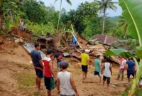 Ilustrasi rumah warga di Kabupaten Lebak rusak akibat hujan lebat dan longsor selama Desember 2025. (Posnews/BPBD Lebak)
