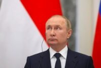 Putin beri ultimatum keras: Ukraina harus mundur dari Donbas atau perang berlanjut. Di sisi lain, EU siapkan €90 miliar dari aset beku Rusia. Dok: Istimewa.