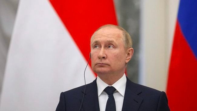 Putin beri ultimatum keras: Ukraina harus mundur dari Donbas atau perang berlanjut. Di sisi lain, EU siapkan €90 miliar dari aset beku Rusia. Dok: Istimewa.