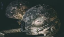 Ilustrasi, Luka lama yang menganga kembali. Kematian Mohamed al-Mousawi di RS Militer Bahrain memicu kecaman internasional dan tuduhan penyiksaan, mengungkap eskalasi tindakan keras pemerintah terhadap oposisi di tengah gempuran rudal Iran tahun 2026. Dok: Istimewa.