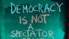 Ilustrasi, Kekuatan kotak suara melawan peluru. Menelaah bagaimana akuntabilitas publik dan nilai-nilai bersama menciptakan zona perdamaian antar-negara demokrasi di tahun 2026. Dok: Istimewa.