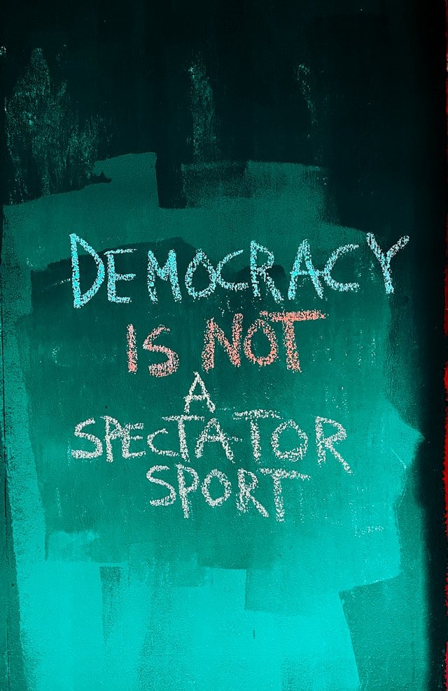 Ilustrasi, Benarkah sesama negara demokrasi tidak akan pernah berperang? Teori ini menjadi dogma kebijakan luar negeri Barat. Dok: Istimewa.