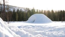 Ilustrasi, Perebutan garis depan terakhir. Mencairnya es di Kutub Utara membuka jalur perdagangan baru dan akses energi yang memicu persaingan militer antara Rusia, Amerika Serikat, dan Tiongkok. Dok: Istimewa.