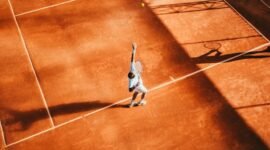 Ilustrasi, Bukan sekadar senar dan gagang! Kustomisasi raket jadi senjata rahasia atlet dunia. Simak bagaimana perubahan kecil bisa antarkan Andy Murray jadi nomor satu dunia. Dok: Istimewa.