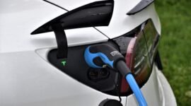 Ilustrasi, Kabar gembira bagi pecinta mesin bensin! EU izinkan mobil hybrid tetap jalan pasca-2035. Simak alasan di balik 