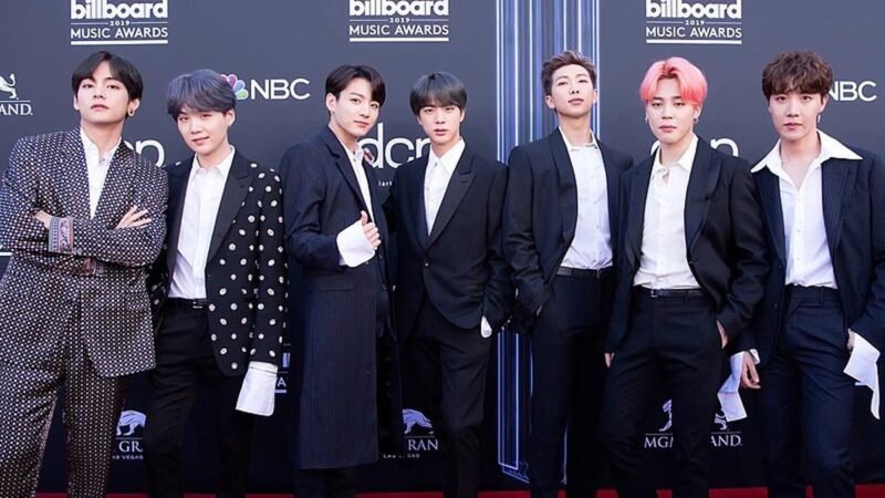 Raja K-Pop telah kembali. Setelah empat tahun vakum, BTS siap mengguncang 34 kota dengan 79 pertunjukan. ARMY, siapkan dompet (dan mental) Anda! Dok: Istimewa.