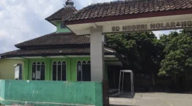 Setelah sempat terkatung-katung karena masalah status tanah, relokasi SDN Nglarang di Sleman akhirnya memasuki tahap eksekusi. Gedung baru siap dibangun Februari ini di lahan seluas 4.000 meter persegi. Dok: Kumparan.
