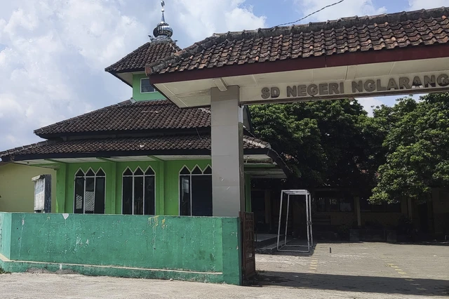 Setelah sempat terkatung-katung karena masalah status tanah, relokasi SDN Nglarang di Sleman akhirnya memasuki tahap eksekusi. Gedung baru siap dibangun Februari ini di lahan seluas 4.000 meter persegi. Dok: Kumparan.
