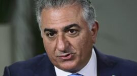 Di tengah banjir darah di Teheran, Reza Pahlavi muncul di Washington. Ia memprediksi akhir Republik Islam dan mengklaim dukungan rahasia dari militer untuk memimpin transisi. Dok: Istimewa.