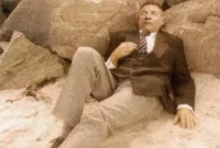 Sebuah mayat tanpa identitas, potongan kertas bertuliskan 