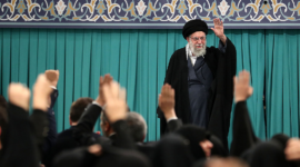 Diplomasi di titik kritis. Iran menuntut pemindahan lokasi perundingan ke Oman sementara militer AS menembak jatuh drone yang mendekati kapal induk di Laut Arab. Dok: Istimewa.