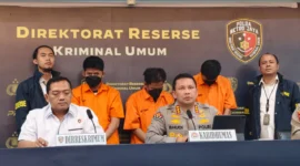 Dirreskrimum Polda Metro Jaya, Kombes Pol. Iman Imannudin bersama Kabidhumas Kombes Pol. Budi Hermanto. (Posnews/Ist)