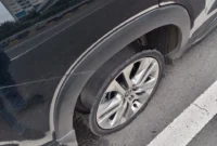 Toyota Zenix berhenti darurat di Tol Jakarta–Cikampek akibat ban pecah. (Posnews/Ist)