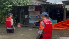 Banjir 1,5 meter merendam permukiman Kampung Melayu Jakarta Timur. (Posnews/Ist)