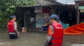 Banjir 1,5 meter merendam permukiman Kampung Melayu Jakarta Timur. (Posnews/Ist)