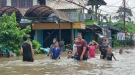 Ilustrasi, warga terdampak banjir setinggi hingga 120 sentimeter di Kecamatan Cipondoh, Kota Tangerang, Jumat (23/1/2026). (Posnews/Ist)

