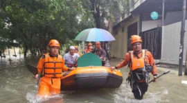 Banjir merendam permukiman warga di Jakarta akibat hujan deras dan luapan Kali Ciliwung, Sabtu (24/1/2026). (Posnews/ist)
