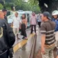 Besi rel kereta bekas yang ditinggalkan tujuh remaja di trotoar dekat Stasiun Jatinegara, Jakarta Timur. (Posnews/Ist)