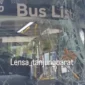 Bus listrik Transjakarta menabrak tiang beton di kolong Tol JORR, Tanjung Barat. (Posnews/Instagram)