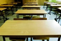 Ilustrasi, bangku sekolah kosong. (Posnews/iStock)