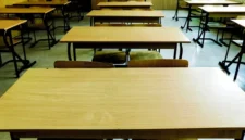Ilustrasi, bangku sekolah kosong. (Posnews/iStock)